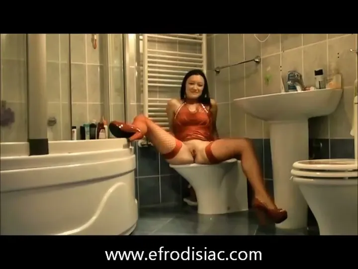 Piss and Scat Solo Fun: Toilet Play with Unrestrained Urination download from ScatHD.com 