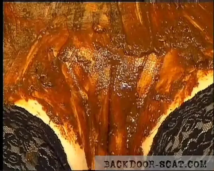 Solo Kaviar Smearing: Kiara Drops a Thick Brown Load and Works download from ScatHD.com 