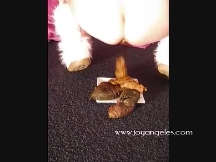 Shelly Unveils Her Wild Shit Over the Toilet in Classic Scat Action