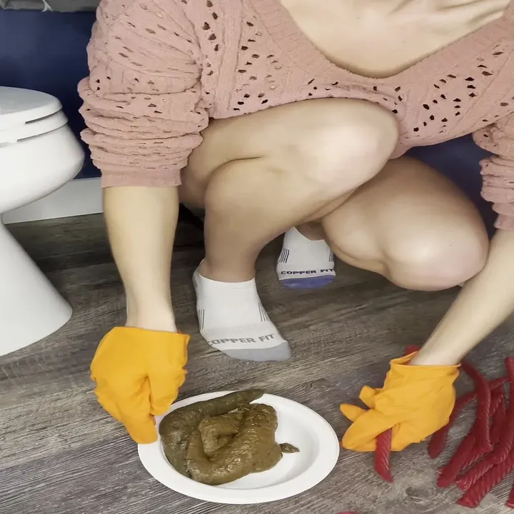 Long Ropey Poop Twizzlers Served Up Slow and Steady - Scat Frenzy download from ScatHD.com 