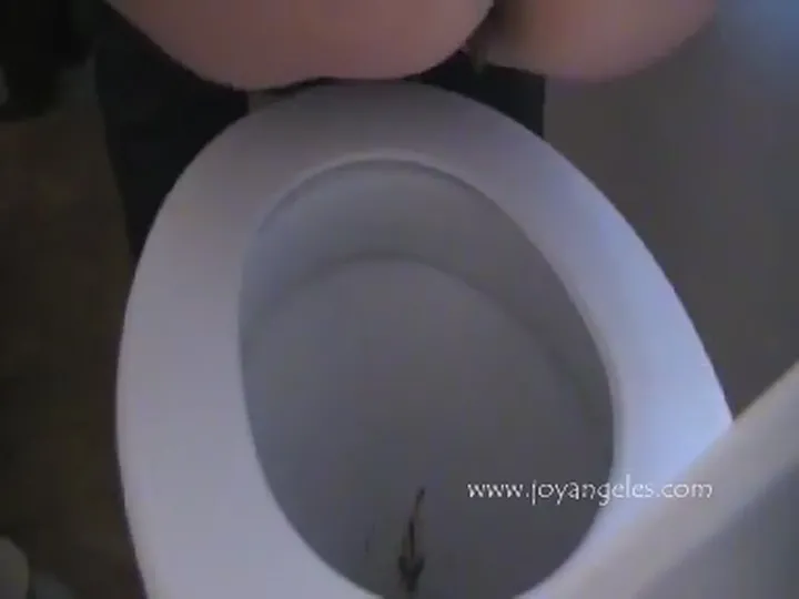 Catharina Drops a Messy Load in an Unstaged Amateur Scat Video download from ScatHD.com 