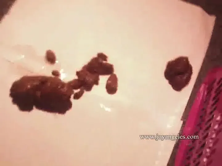 Eve Shows Off Her Natural Pooping Skills in a Crisp, Clean Bonus download from ScatHD.com 