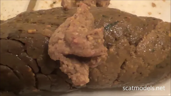 Solo Scat Girl Shows Off Her Crisp, Natural Defecation Scat download from ScatHD.com 