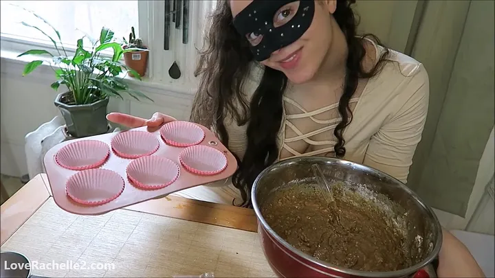 Natural Scat Girl Takes Her Time Dropping a Heavy, Messy Pile