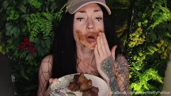 Sweet Betty Reveals Her Messy Side with a Sordid Solo Scat Bout download from ScatHD.com 