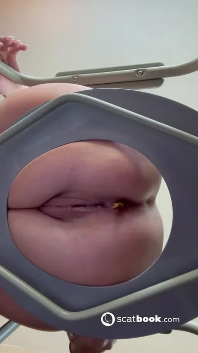ArabScatGoddess Delivers a Bold and Proud Kaviar Solo Defecation Clip download from ScatHD.com 