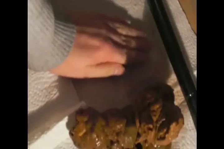 Skye Takes Commands in a Solo Scat Show with Heavy Pooping - Mia Skye download from ScatHD.com 