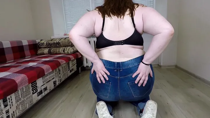 Bonya Shows Off Her Big Ass While Pooping in Tight Jeans - Russian