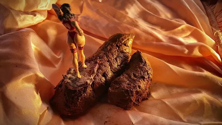 Sweet Betty Delivers a Sticky Kaviar Smearing Masterclass in Solo