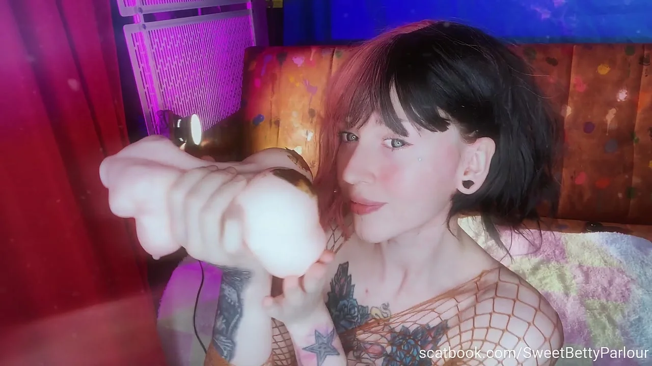 Scat Solo Sweet Betty's Innocent-to-Dirty Flip for Fans download from ScatHD.com 